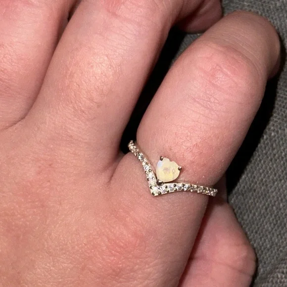 Gorgeous Moonstone Ring 🩵 - Picture 7 of 7